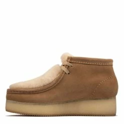 Clarks Women's Wallabee Wedge In Light Tan Suede -Converse Shop 26163281 w 3 1100x